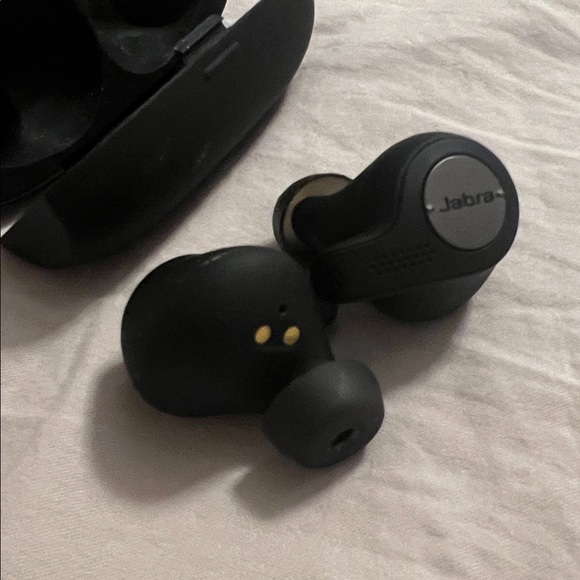 Jabra Black Wireless Earbuds - Picture 4 of 4